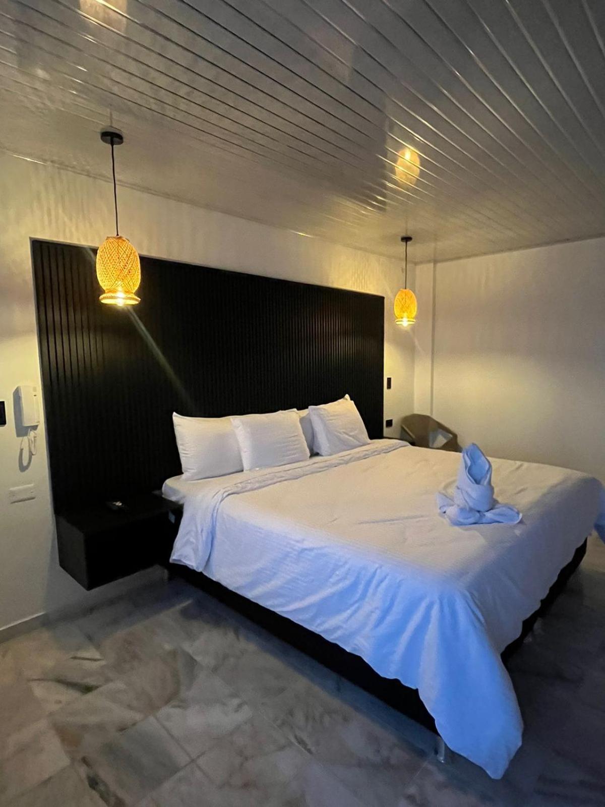 Hotel Celeste Inn Chinauta- Fusagasuga מראה חיצוני תמונה